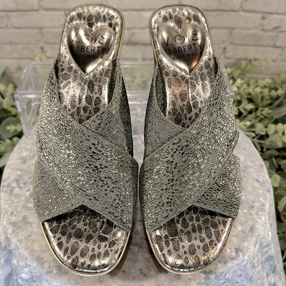 Love & Liberty Pewter Metallic Cross-Band Faux Cork Wedge Sandals WMS 9M🩶NWOT - Picture 3 of 12